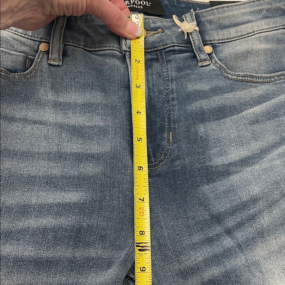 NWT Liverpool Crop Flare Blue Jeans w curved frayed ankle hem. Size 4/27 - Picture 8 of 10